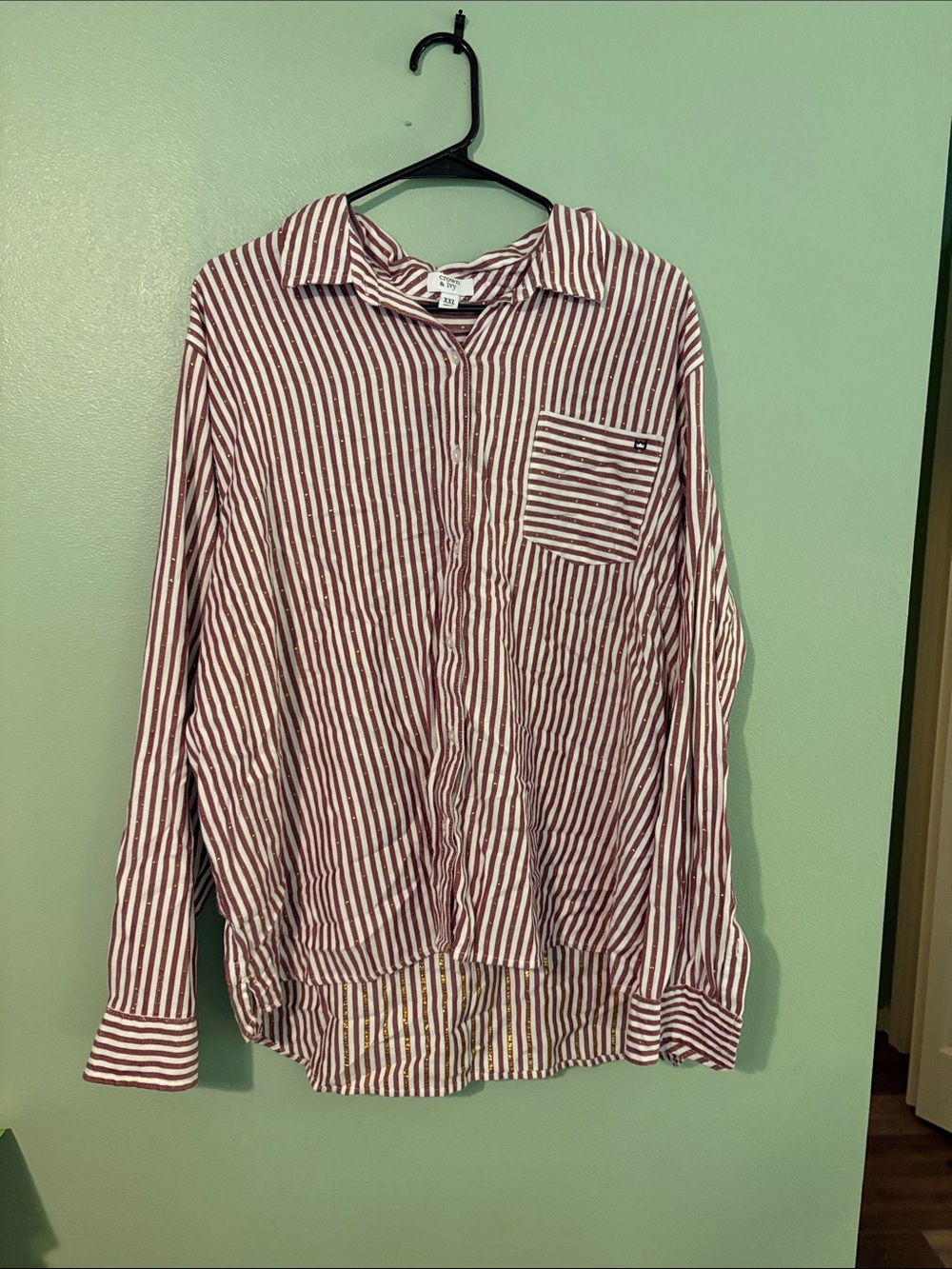 crown & ivy Men's Burgundy and White Striped Button-Down Shirt